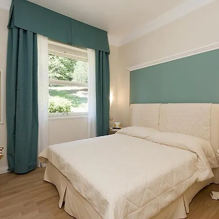 In Sleeps 10 With Pool And Air Con Βίλα Μπαβένο