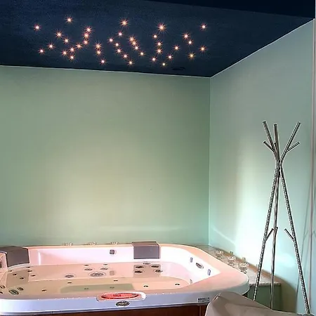 In Sleeps 10 With Pool And Air Con Βίλα