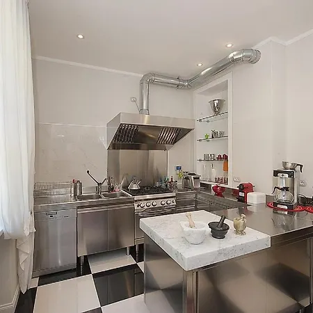 In Sleeps 10 With Pool And Air Con Βίλα *