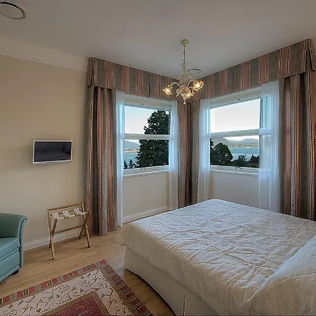 In Sleeps 10 With Pool And Air Con Μπαβένο