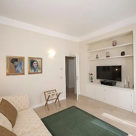 In Sleeps 10 With Pool And Air Con Βίλα