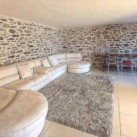 In Sleeps 10 With Pool And Air Con Βίλα