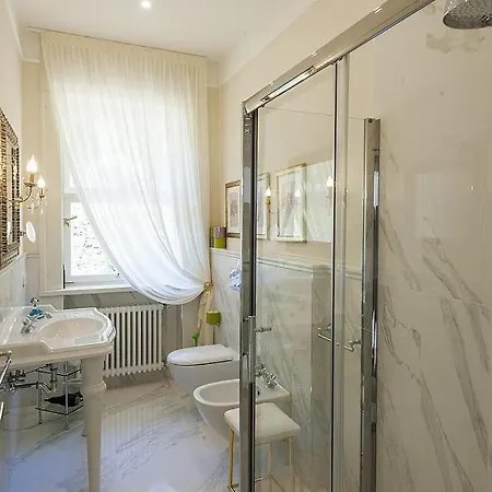 Βίλα In Sleeps 10 With Pool And Air Con