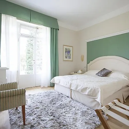 Βίλα In Sleeps 10 With Pool And Air Con *