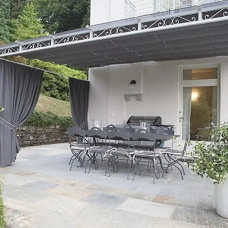 Βίλα In Sleeps 10 With Pool And Air Con