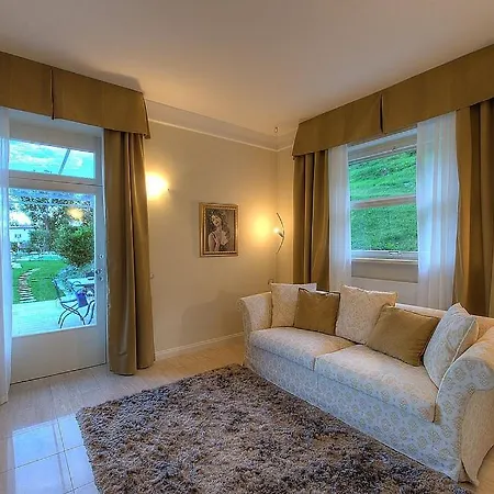 In Sleeps 10 With Pool And Air Con * Μπαβένο